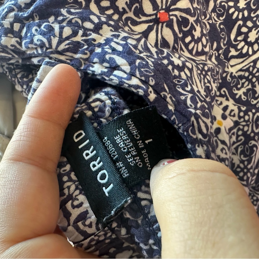 Torrid Blue and White Patterned Tank Top - Picture 4 of 5